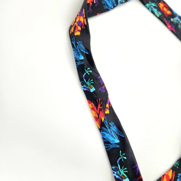 Vtg Addiction Men’s Necktie Tie Black Colorful Rainforest Tropical Tree Frogs - Picture 8 of 9